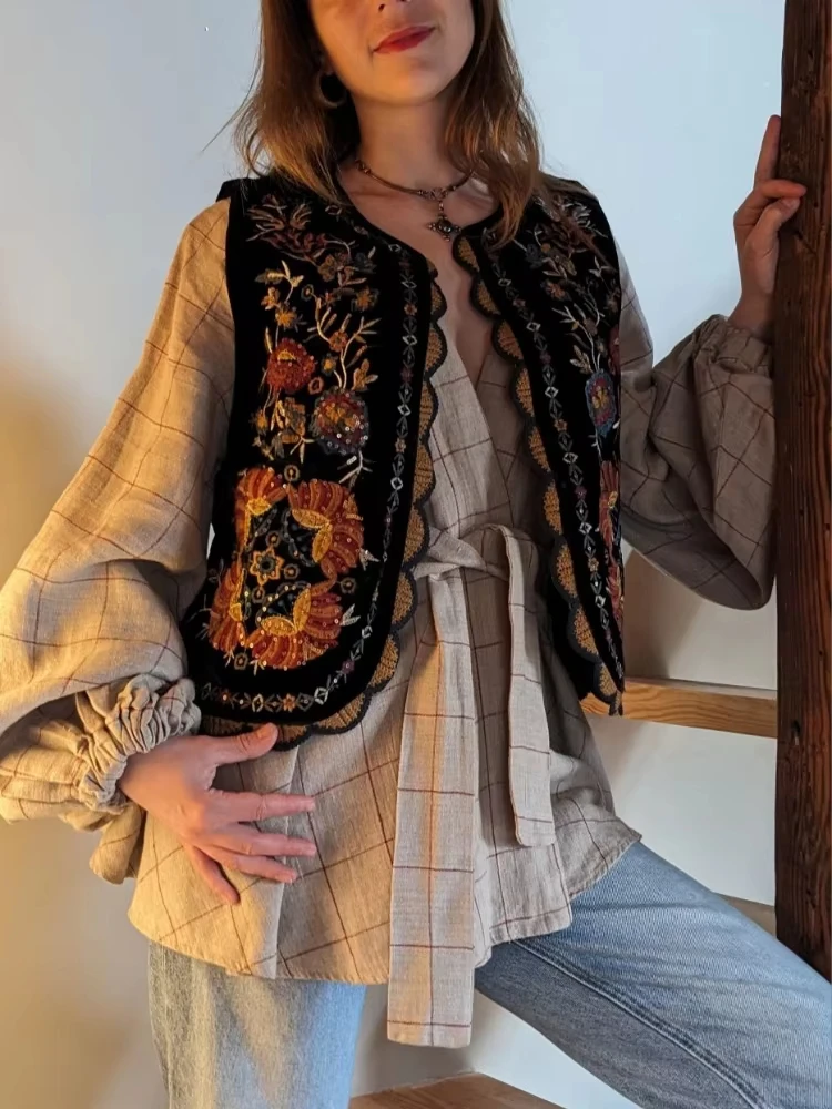 kf-S0771d8157ed441a2a1c96c33c69b7f2bm Vintage Women's Flower Embroidered Vest O Neck Sleeveless Cardigan Top 2025 Summer New Versatile Chic Woman Waistcoat - Image 1