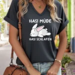 Women's V-Neck "Hasi Müde Hasi Schlafen" Graphic Tee, Cute Sleepy Rabbit Print T-Shirt, Casual Short Sleeve Loungewear Top